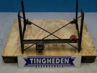 Case 7130 Front grill support 1334382C4