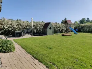 Sommerhus med Stor swimmingPool i roligt b�rnevenligt omr�de - Otterup p� Nordfyn