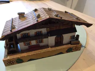 Gammel østrigsk spilledåse/hus