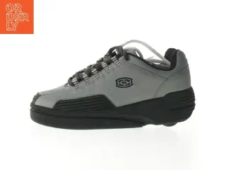Grå 3 Wheelers rullesko med snørebånd fra Skechers (str. 41,5 cm)