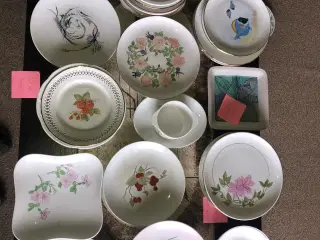 Porcelæn håndmalet.