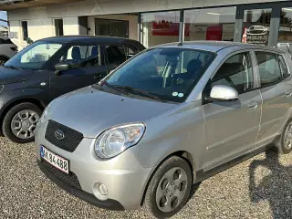 Kia Picanto lav km nysynet med træk