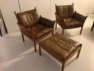 Illum Wikkelsø: 2 Genius lænestole og 1 fodskammel