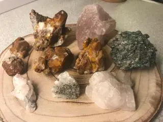 Smukke og spændende forskellige krystaller, 10 stk
