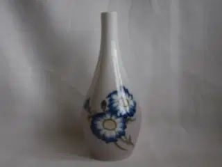 Vase med blomster fra Bing og Grøndahl 