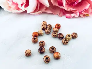Perler træ med flot dekorering 