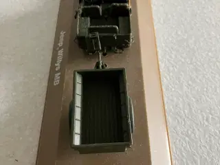 Jeep Willys MB m/trailer modelbil i fin stand. 