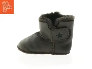 Baby lammeskindssko fra Molo (str. 20)