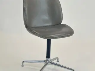 GUBI | Beetle Meeting Chair (Grå)