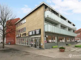 Stor butik eller salon med mange muligheder