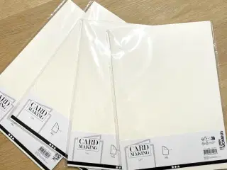 4 pakker karton fra Happy Moments