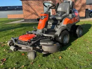 Husqvarna R 420 TsX Awd med 122 cm klippebredde