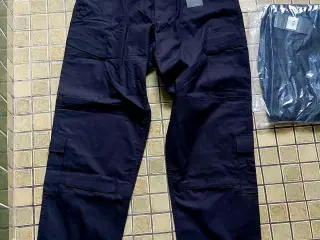 Army jake regn jakke og 2 par bukser størrelse M