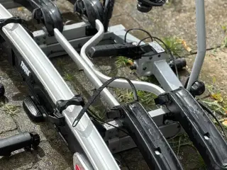 UDLEJES - Thule 929 til tre eller fire cykler