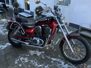 Suzuki Intruder vs 1400