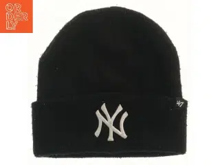 Strikhue med logo fra 47 (str.  bredde: 21 cm)