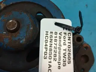 Ford TW35 Vandpumpe 81872282