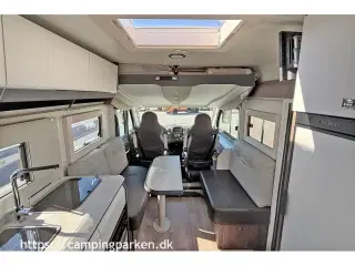 2021 - Benimar Amphitryon 997   Topmodellen fra Benimar, vandbåren varme, aut. gear, 160 hk, Queensbed og sænkeseng
