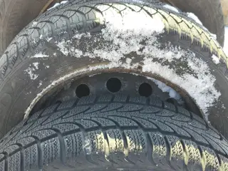 Helårsdæk på Stålfælge 175/65r14.