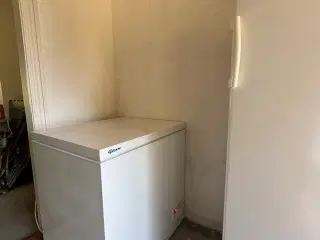 Kummefryser og køleskab