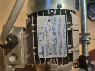 ✅ Motovario TS56B4 – Effektiv trefaset motor 