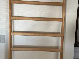 Solid ribbe i lakeret bøg til væg, 11 ovale barer