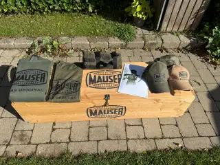 Mauser kasse og tøj mm.