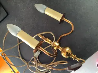 Messing?-væglampe med to pærer, ældre. Giv bud.