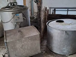 Lille Køletank  og en rustfri tank uden køl