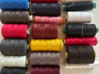 Sytråd i på store ruller.