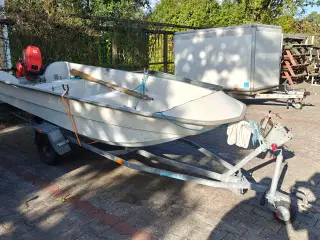 Motorbåd 
