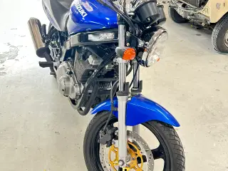 Suzuki 500 blå. Sænket 