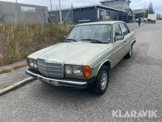 Veteranbil Mercedes-Benz 230S