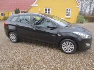 Hyundai i 30 1.6 i 135 Hk Stc år 2014 Nysynet.