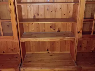 RETRO REOLER I LAKERET FYR MED SMUKKE DETALJER