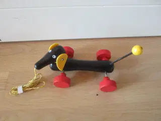 Rigtig fin BRIO hund m. snor af ældre dato