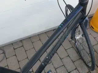 Næsten ny cykel