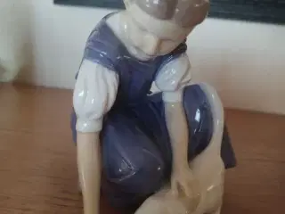 Fin Kongelig Porcelæns figur pige med katten 