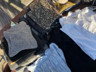 FLYTTESALG  brugskunst og dametøj