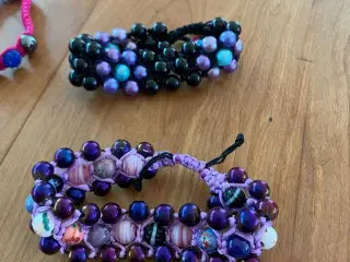Nye knyttede armbånd