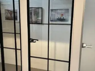 New Yorker glasdør med dørkarm