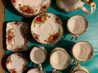 Landsbyrose kaffestel til 12 personer