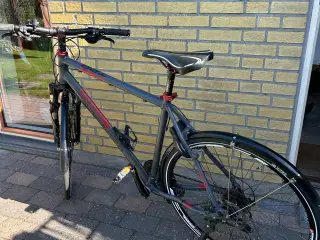Velholdt Drøssiger crosscykel 57 cm sælges.