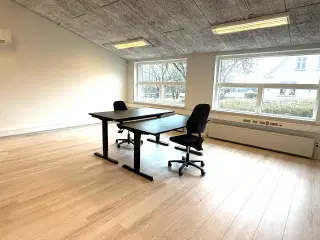 Kontor til kr.4.500.-inkl. alt