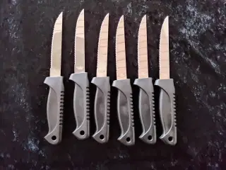 Nye grill-knive, rustfrit stål og sorte plast-greb