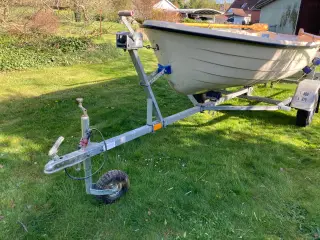 Theri 385 jolle med ophalervogn og påhængsmotor