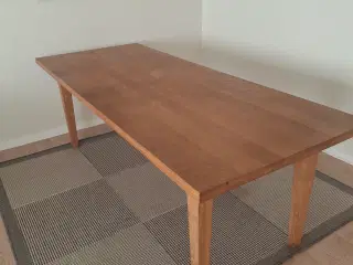 Spisebord i massivt træ, gratis afhentning