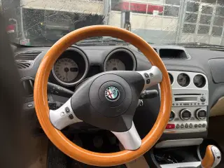 Alfa Romeo 156 med Teaktræs rat. 