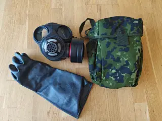 ABC taske med M/69 gasmaske og hansker