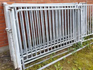Galvaniserede låger og skilrum